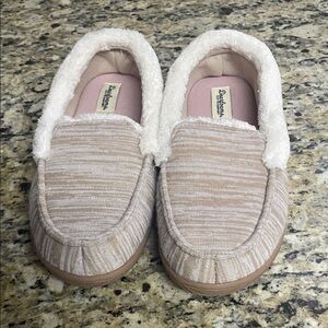 Dearfoams Slip-On Cozy Moccasin Slippers. Worn once!